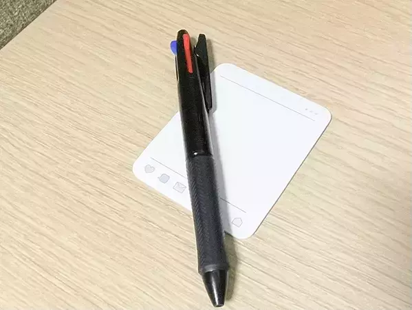 もう『ボールペンはどこ？』と探さない　付箋に一工夫するだけの簡単な裏技