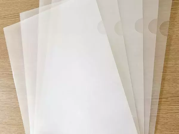 余ったクリアファイルを切って開くと？　ステッカーの収納術に「目からウロコ」「真似します」【再利用テク4選】