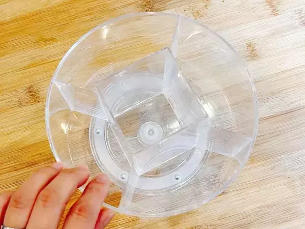 狭いところに収納スペース誕生！　110円の回るグッズに「取りやすい」【ダイソー】