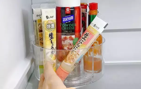 狭いところに収納スペース誕生！　110円の回るグッズに「取りやすい」【ダイソー】