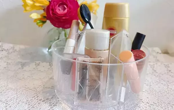 狭いところに収納スペース誕生！　110円の回るグッズに「取りやすい」【ダイソー】