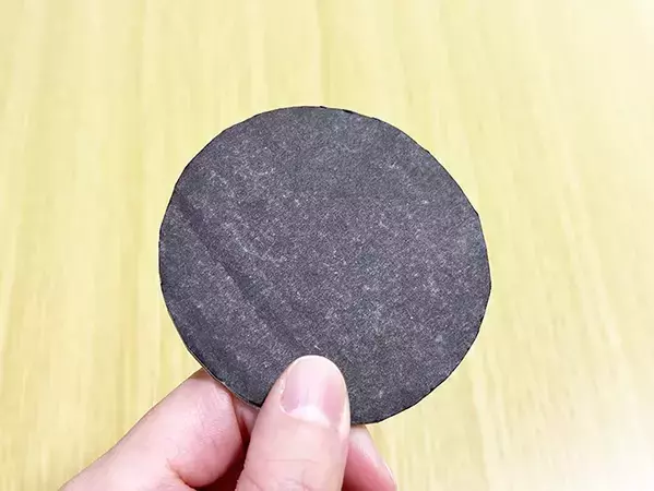 ゴミ箱がないデスク周りの救世主　紙コップ2つで『ゴミ箱』を作った結果？　「可愛くて便利」