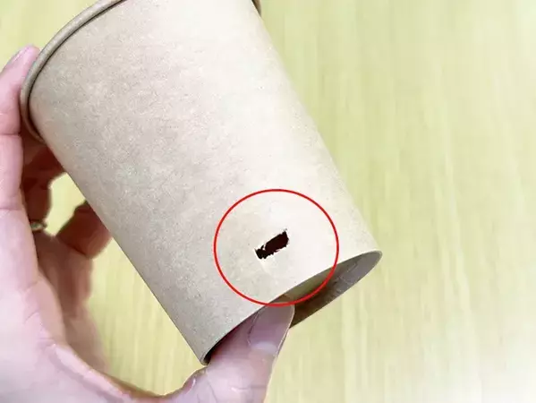 ゴミ箱がないデスク周りの救世主　紙コップ2つで『ゴミ箱』を作った結果？　「可愛くて便利」