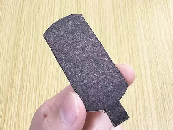 ゴミ箱がないデスク周りの救世主　紙コップ2つで『ゴミ箱』を作った結果？　「可愛くて便利」