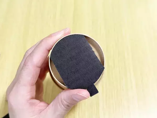 ゴミ箱がないデスク周りの救世主　紙コップ2つで『ゴミ箱』を作った結果？　「可愛くて便利」