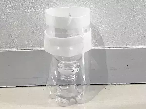 玄関びしょびしょを防ぐ！　空きペットボトルで作る傘置き場【手順】