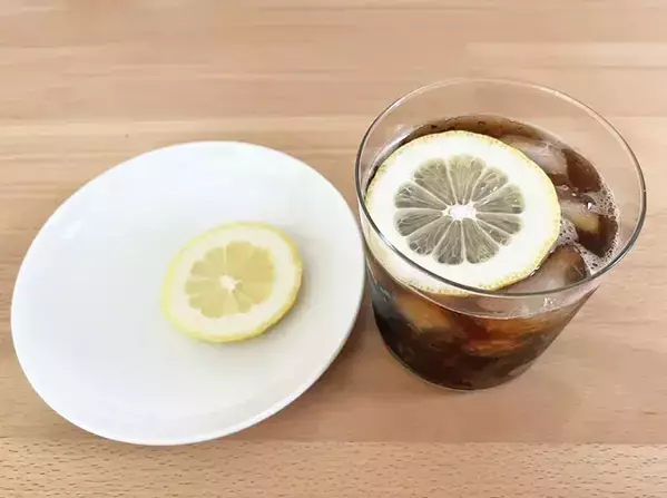 【初めてのレモンコーヒー体験】いつものブラックコーヒーにレモンを入れて飲んでみた