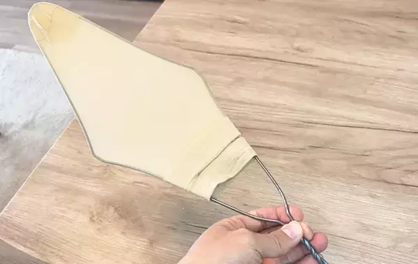 ためこんだ針金ハンガー　洗濯物じゃない使い道に「専用グッズみたい」「驚いた」