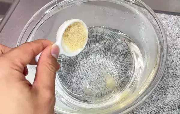 安い豚肉が別物に仕上がる！？　お湯にサッとくぐらせるだけで「しっとりやわらか」