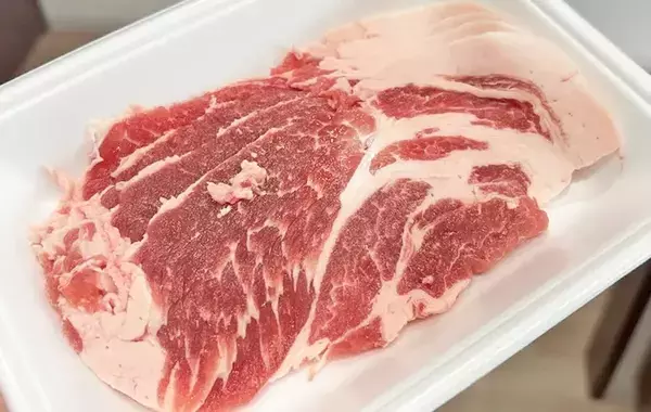 安い豚肉が別物に仕上がる！？　お湯にサッとくぐらせるだけで「しっとりやわらか」