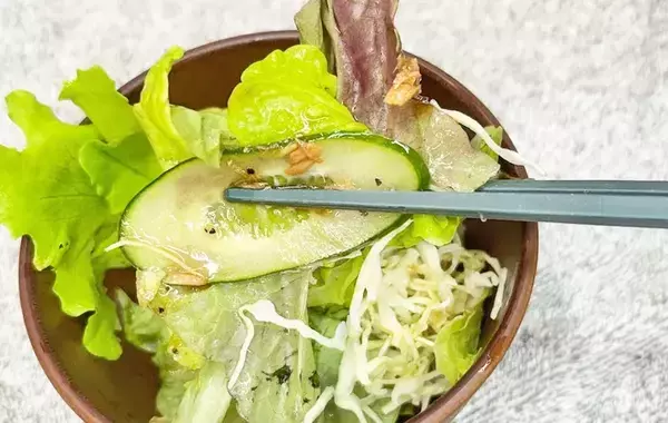 シーチキンの油、まだ捨ててる？　調味料３つ混ぜるだけで『旨みたっぷりドレッシング』が完成！