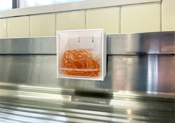 パカッと手前に開く『100均ケース』　家事がラクになる活用法に「もう手放せない」「大幅に時短できた」