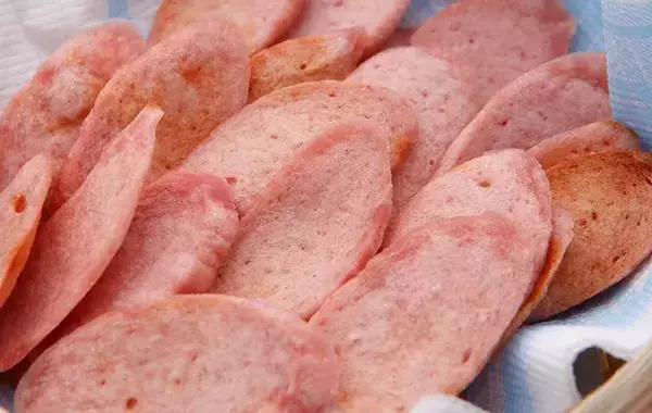 切ってチンするだけ！　魚肉ソーセージの簡単おやつに「味が凝縮！」【Umiosのレシピ】