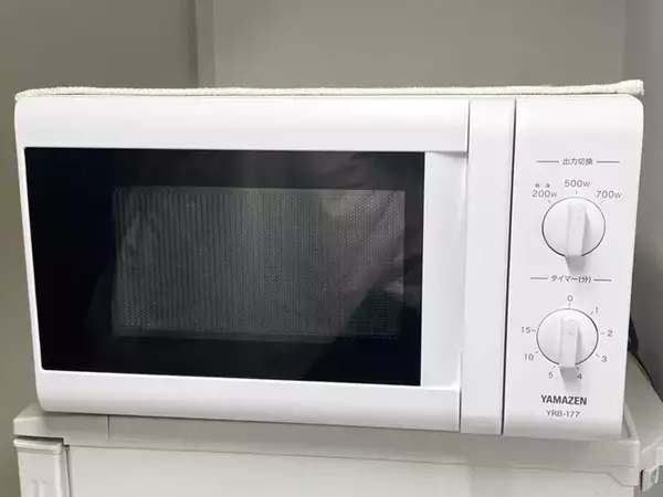 電子レンジが燃えたら、水はかける？かけない？　専門機関に聞いた「正しい対処法」は…