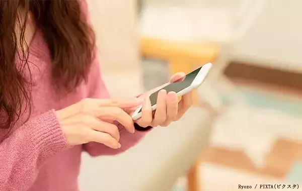 【検証】3年間未清掃のスマホを検査！　カバーの内側を顕微鏡で見てみたら…？