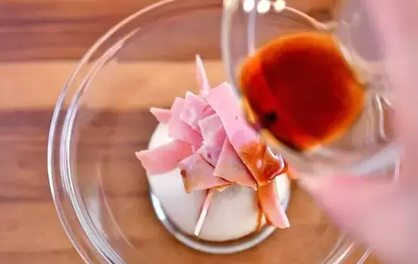 新玉ねぎに切り込みを入れて…　レンチン5分の簡単おかずに「1人で1個ペロリ」【管理栄養士のレシピ】