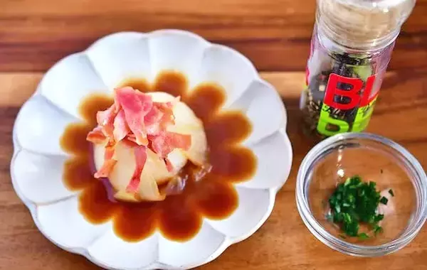 新玉ねぎに切り込みを入れて…　レンチン5分の簡単おかずに「1人で1個ペロリ」【管理栄養士のレシピ】