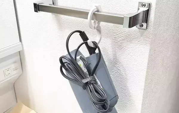 S字フックを直す手間ゼロへ　ダイソー『しっかりとまるS字フック』でキッチン収納を効率化