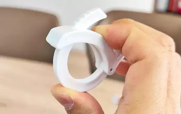 S字フックを直す手間ゼロへ　ダイソー『しっかりとまるS字フック』でキッチン収納を効率化