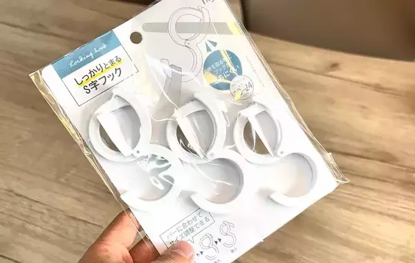 S字フックを直す手間ゼロへ　ダイソー『しっかりとまるS字フック』でキッチン収納を効率化