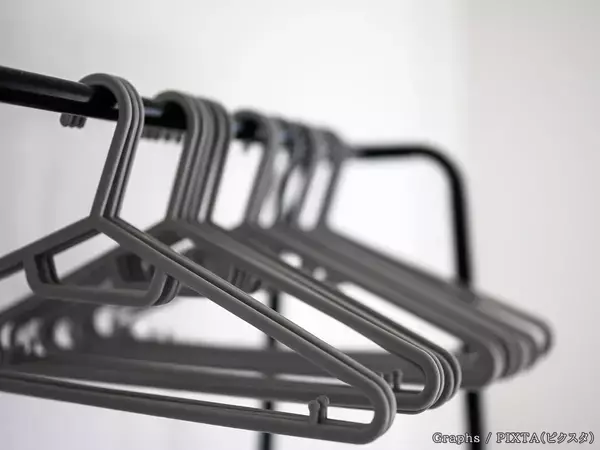 ハンガーに掛けないほうがいい服は？　「型崩れを防ぐコツ」をハンガー専門店に聞いた