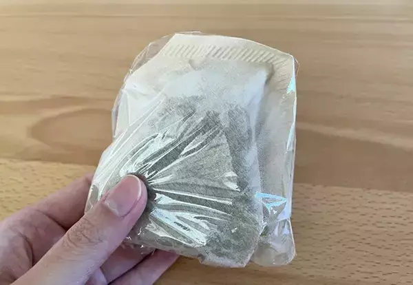 まだラップで包んでる？　おにぎりを4つの方法で包んでみたら「意外と差が出た」