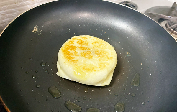 肉まんを半分に切ると…　「サクッ」と新食感なアレンジレシピに「もう普通の肉まんに戻れないかも…」