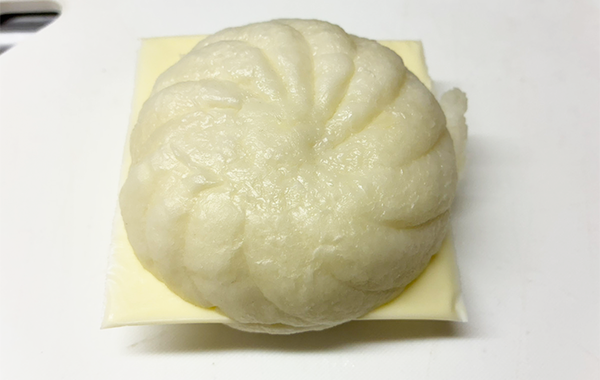 肉まんを半分に切ると…　「サクッ」と新食感なアレンジレシピに「もう普通の肉まんに戻れないかも…」