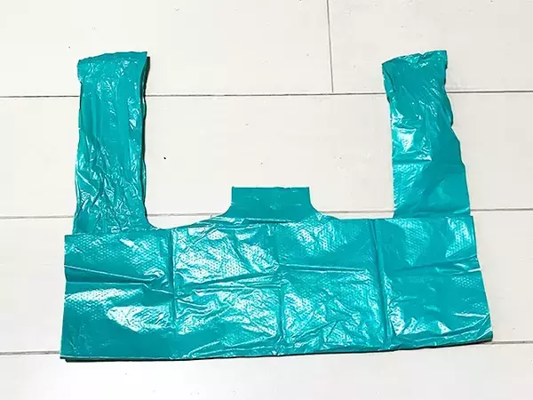 レジ袋をカラビナにこう付ける！　SNSで話題の『リボン折り』を検証