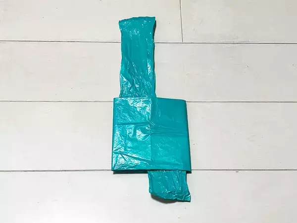 レジ袋をカラビナにこう付ける！　SNSで話題の『リボン折り』を検証