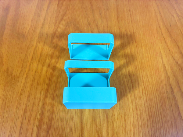 専用のアイテムは不要！　100均傘立てで叶う『浮かせる収納』のアイディアに「ジャストフィット！」