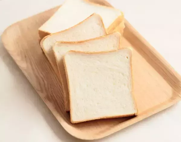 食パンにスプーンで『くぼみ』を作ると…　焼き上がりの姿に「かわいい」「早速試す」【アレンジ4選】