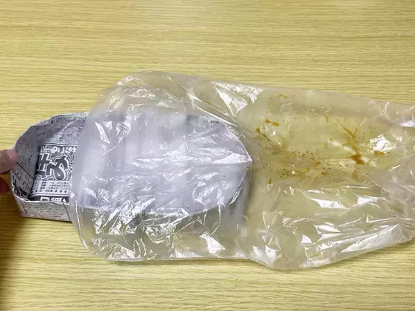 「絶対に覚えておきたい」　新聞紙1枚で完成する『即席皿』の作り方15ステップ
