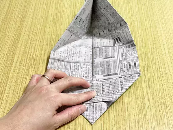 「絶対に覚えておきたい」　新聞紙1枚で完成する『即席皿』の作り方15ステップ