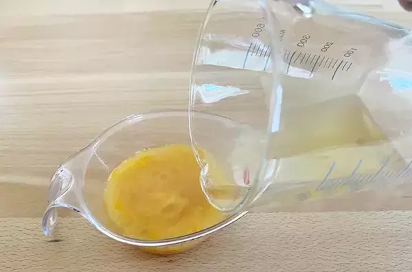 余ったおでんの煮汁、捨てないで！　卵と混ぜてレンチンするだけで…完成したものに「相性ピッタリ！」