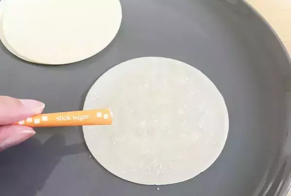 『余った餃子の皮』を救済！　バターと砂糖で作るシガレットクッキー風おやつ