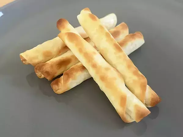 『余った餃子の皮』を救済！　バターと砂糖で作るシガレットクッキー風おやつ