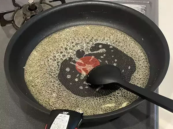 【フライパン1つ】冷凍から揚げに絡めるだけ！　夕飯のマンネリを解消する簡単レシピ