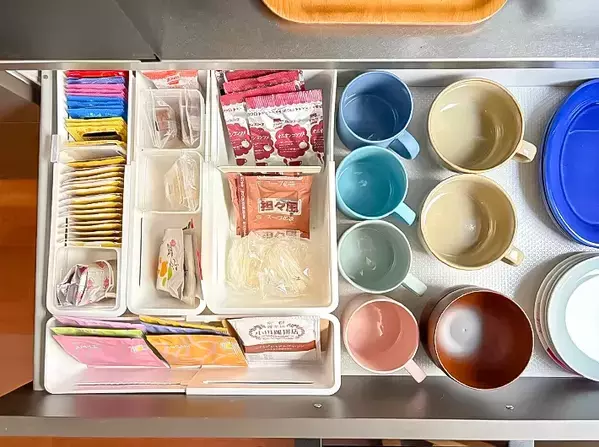 100均グッズ、プロはこう活用中！　伸び縮みする「トレー」の思わぬ活用法