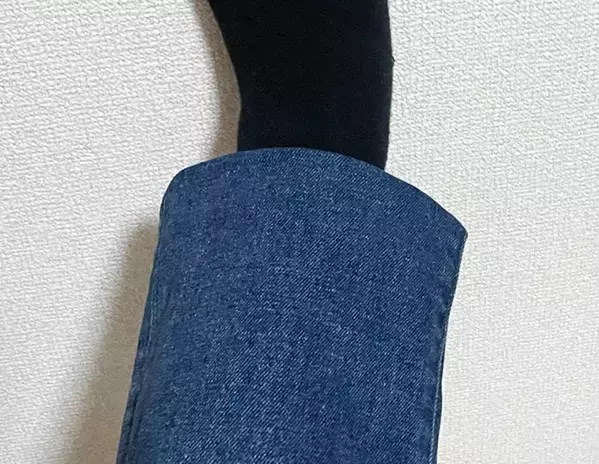 縫わずに『裾上げ』完了　ヘアゴム1本でジーンズの丈を上げるテクニック