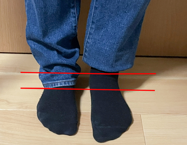 縫わずに『裾上げ』完了　ヘアゴム1本でジーンズの丈を上げるテクニック