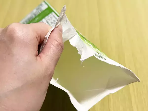 ハサミは使いません！　紙パックを素手で開く方法に「早く知りたかった」