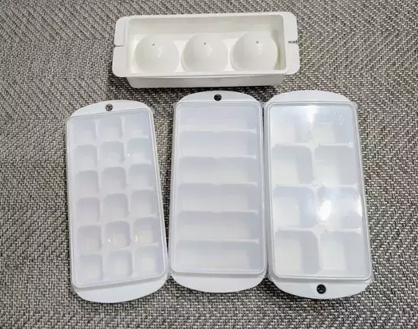 小さなピアスが取り出せないなら？　製氷皿を使う驚きの理由に「めっちゃ便利」「なるほど」