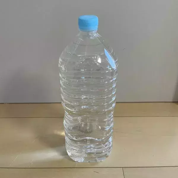 空のペットボトルに袋を被せると？　排水口掃除の裏技に「思いつかなかった」「超賢い」