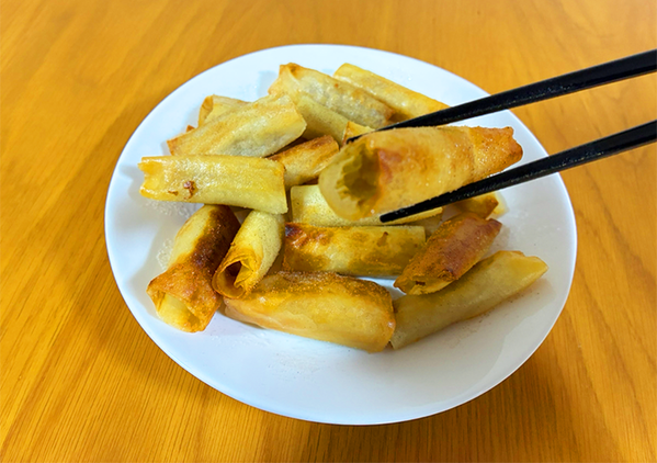 エノキと春巻きの皮で…　15分で作れる簡単おかずに「箸が止まらなくなる」