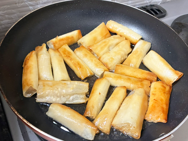 エノキと春巻きの皮で…　15分で作れる簡単おかずに「箸が止まらなくなる」