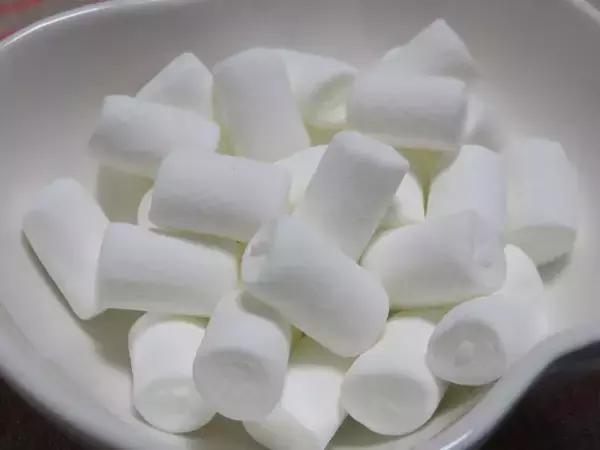 マシュマロを『水洗い』すると…　驚きのアレンジに「その手があったか！」【アレンジ4選】