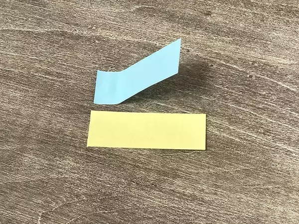 付箋、正しく剥がせてる？　クルンと丸まらないコツは“向き”が重要だった