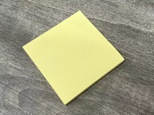 付箋、正しく剥がせてる？　クルンと丸まらないコツは“向き”が重要だった