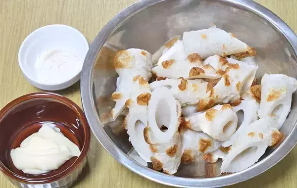 ちくわを斜めにカットして…　意外な味つけに「最高に合う」「ちょうど余ってた！」